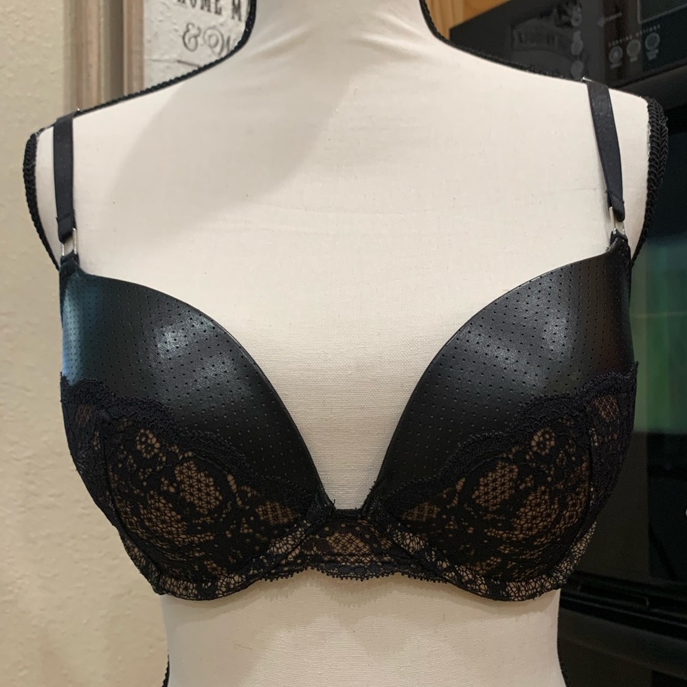 Victorias Secret Push-up Bra - Black Lace / Leather Material - Super Sexy - 36C